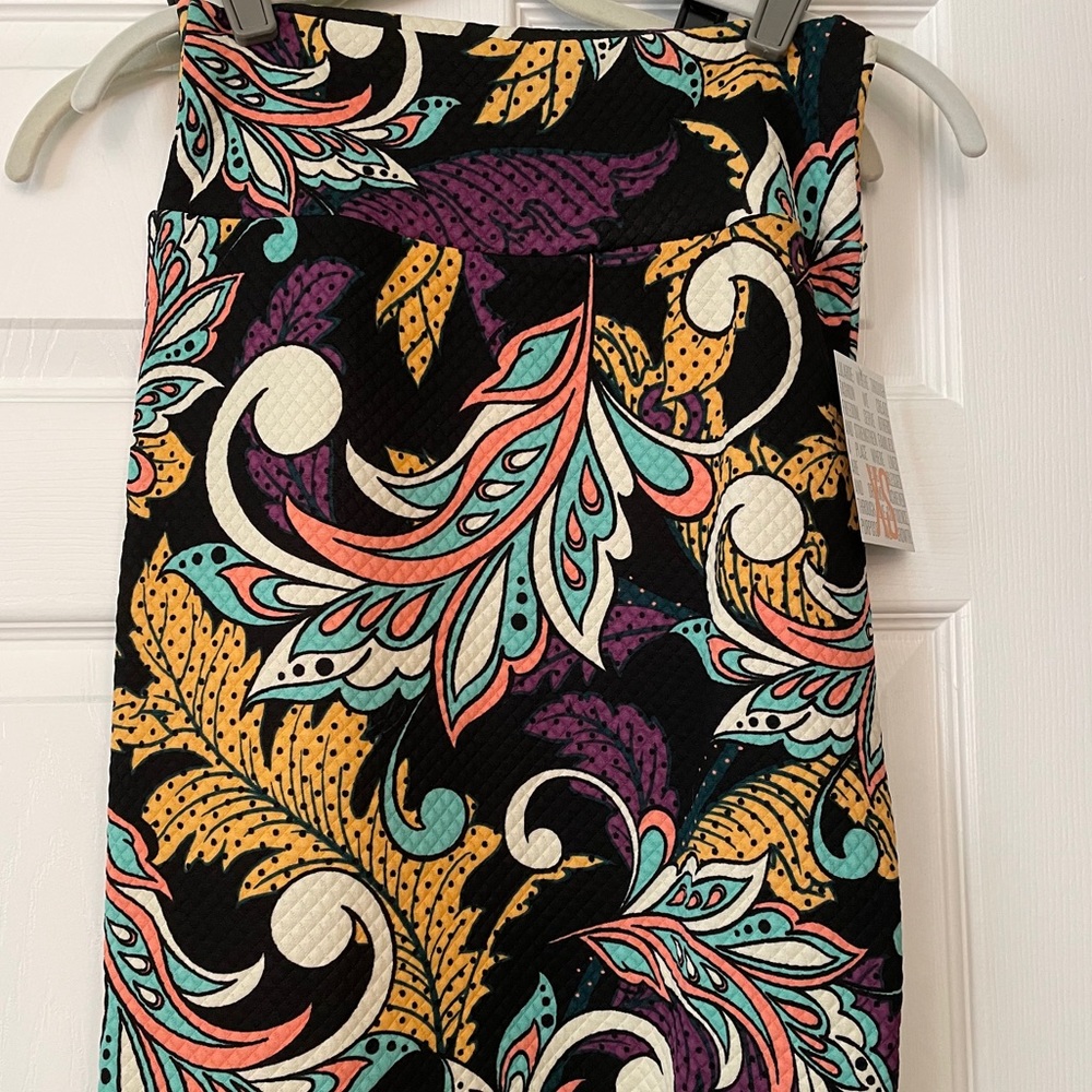 Lularoe flower print Cassie XS.